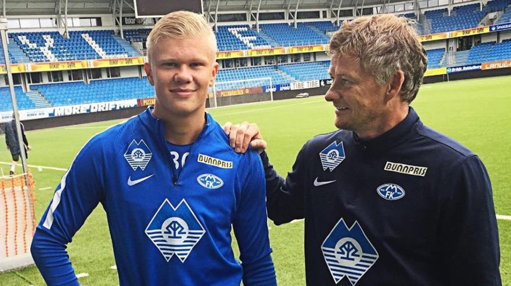 欧冠球员表现评析：C罗连续进球,（欧冠球员表现解读：C罗连场破门）