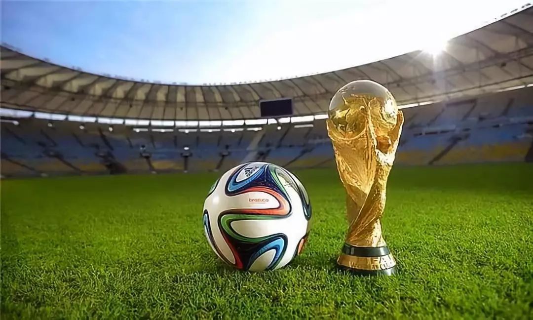 德国杯半场：屡次错失良机，荷尔斯泰因客场0-0汉堡（德国杯半场：荷尔斯泰因客场屡失良机，与汉堡0-0互交白卷）