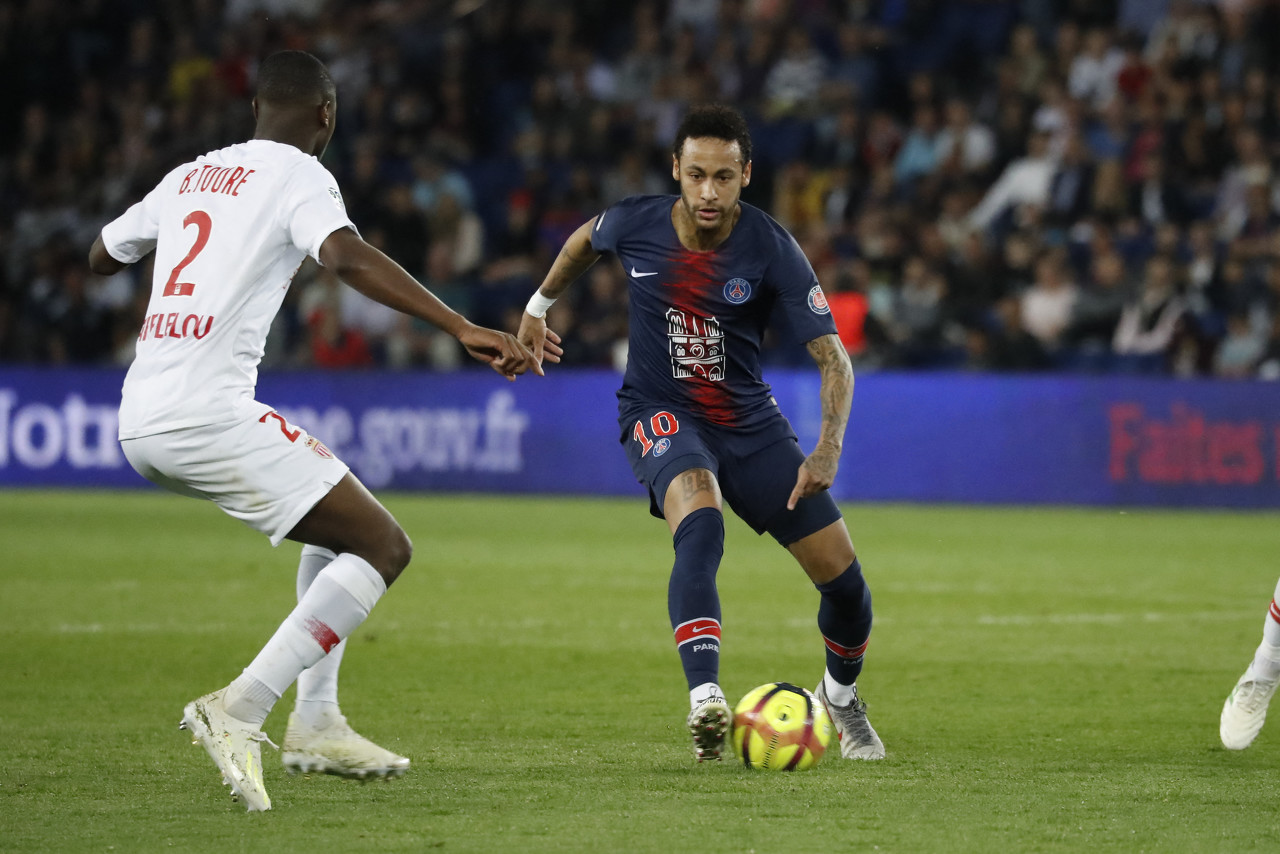 拉菲尼亚的王者归来：巴萨的定海神针与欧冠梦想