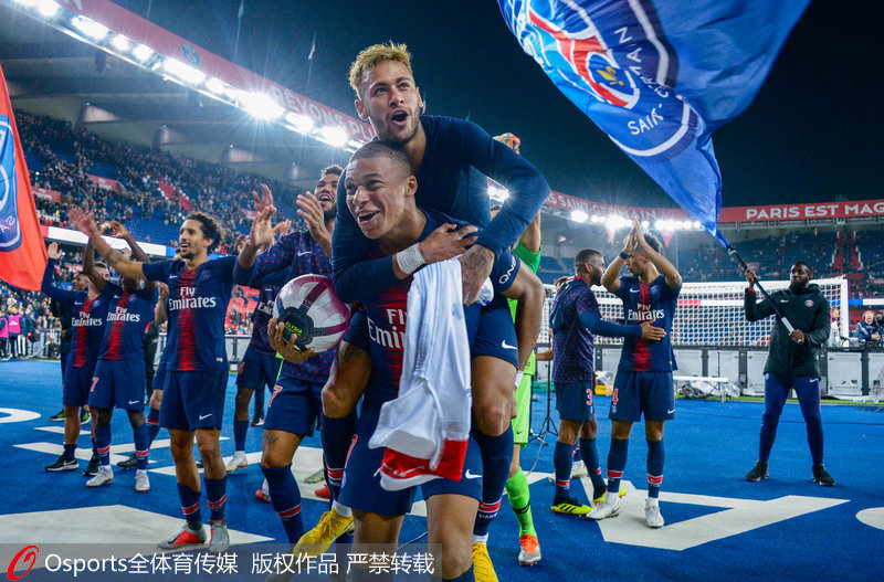 U22国足门将栾毅：少一人作战大家仍团结在一起，平局不容易（U22国足门将栾毅：少打一人仍众志成城，这一分来之不易）