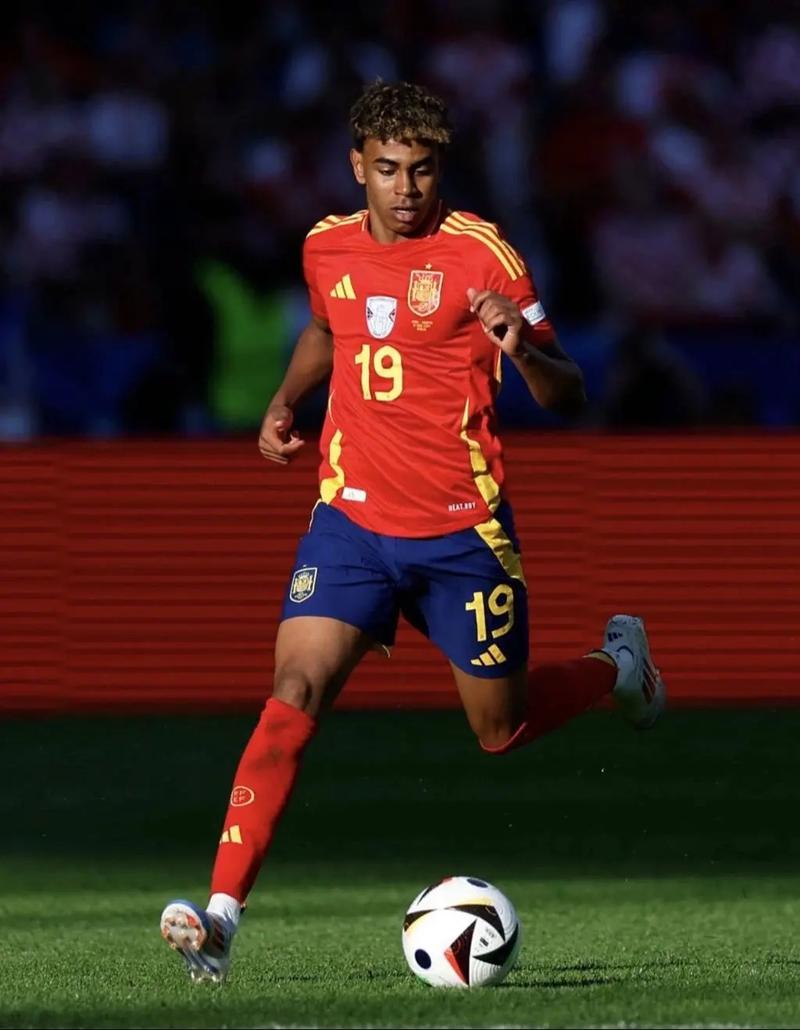 沙媒：鲁本-内维斯将和利雅得新月续约2年，未来几天会官宣