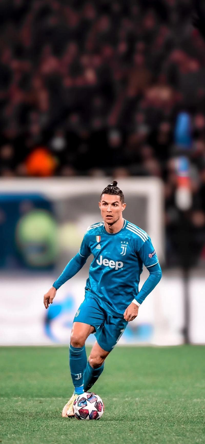 纽卡斯尔新援前锋表现不佳，转会费花销巨大，球队成绩欠佳。