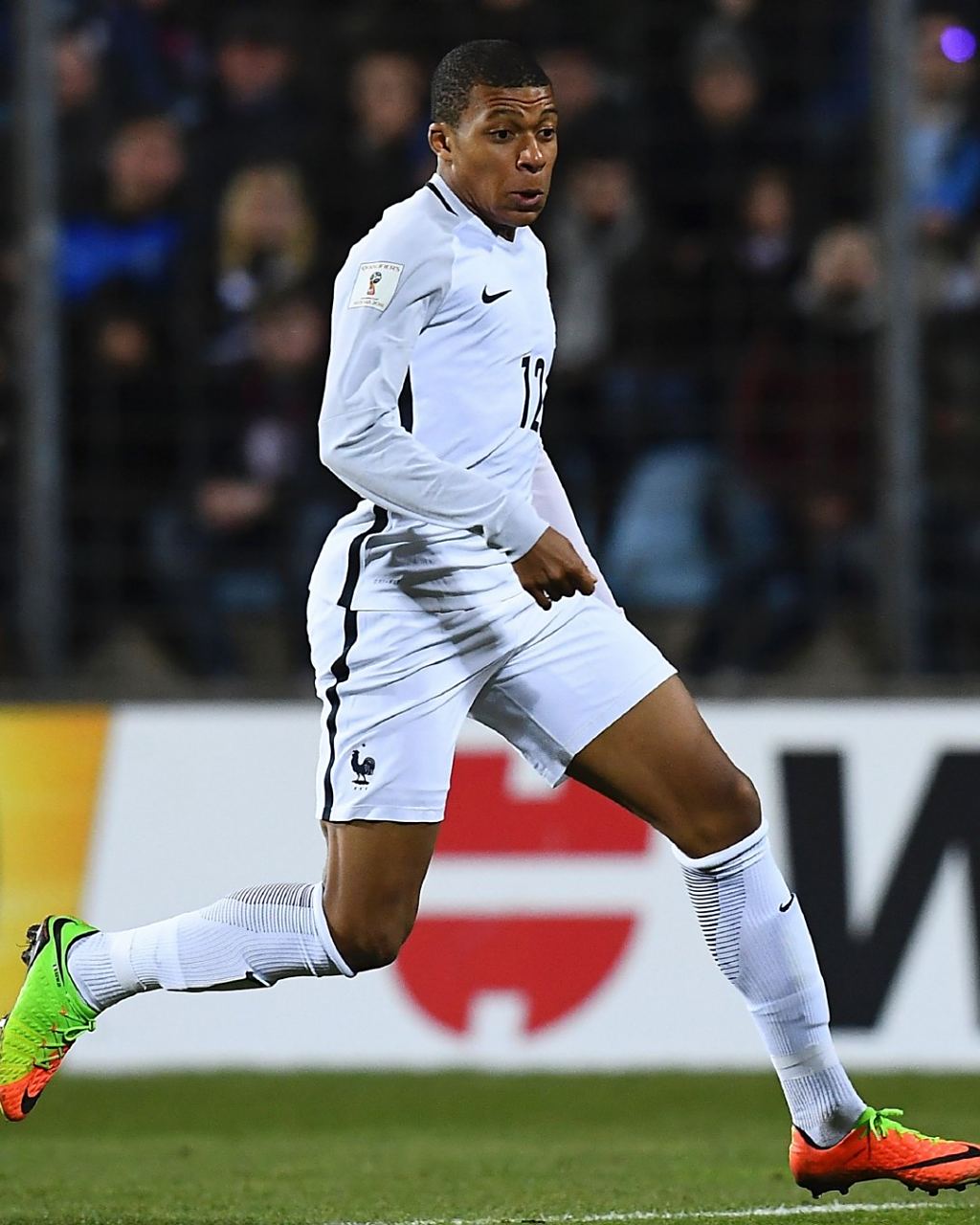 天皇杯前瞻：神户联赛无缘三连冠，广岛力求乘胜追击（天皇杯前瞻：神户无缘联赛三连冠，广岛欲乘势追击）